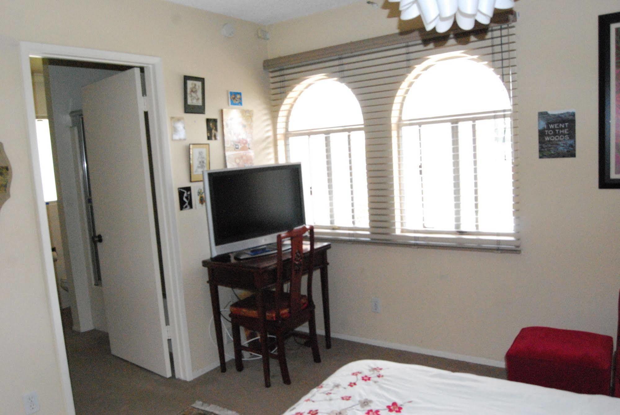 Bed And Breakfast In Hollywood Hills Λος Άντζελες Εξωτερικό φωτογραφία